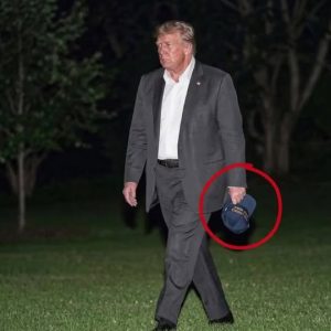 Just in: Trump was seen with a... 𝗦𝗲𝗲 𝗺𝗼𝗿𝗲